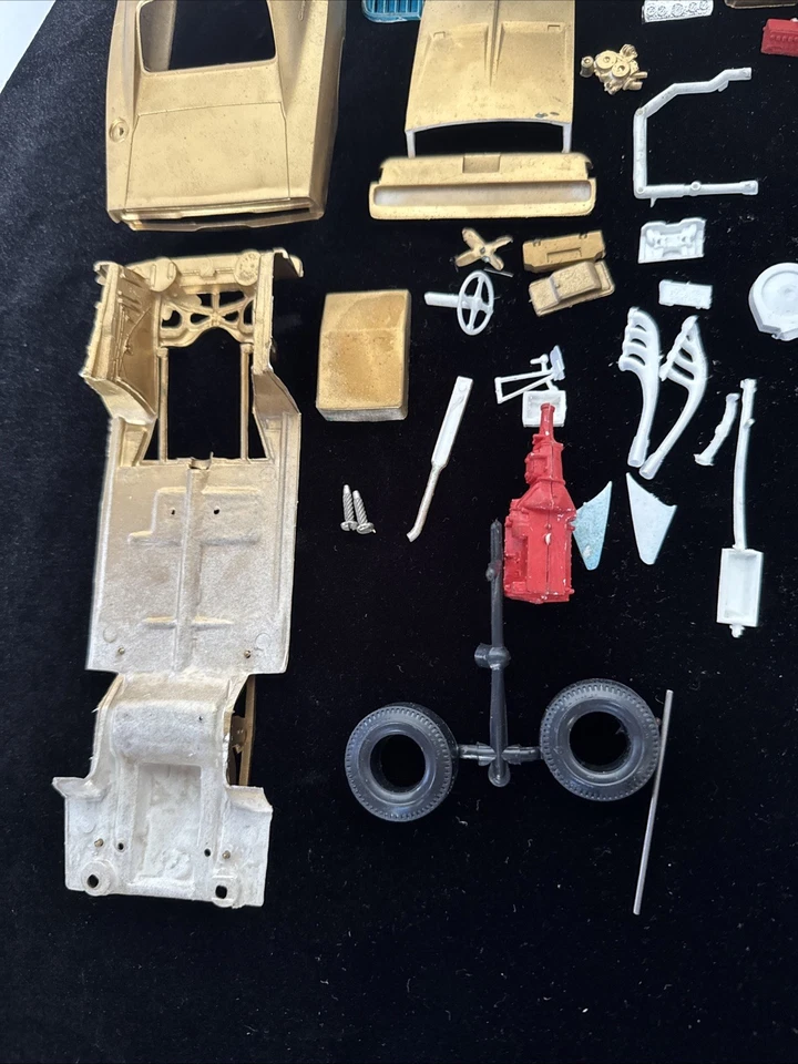 MPC 1970 DODGE CHARGER "R/T" ANNUAL KIT #770-200 AMT 1/25 AMT MODEL KIT - Image 4 of 4