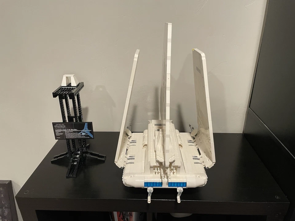 LEGO Star Wars: Imperial Shuttle (10212) - Image 3 of 4