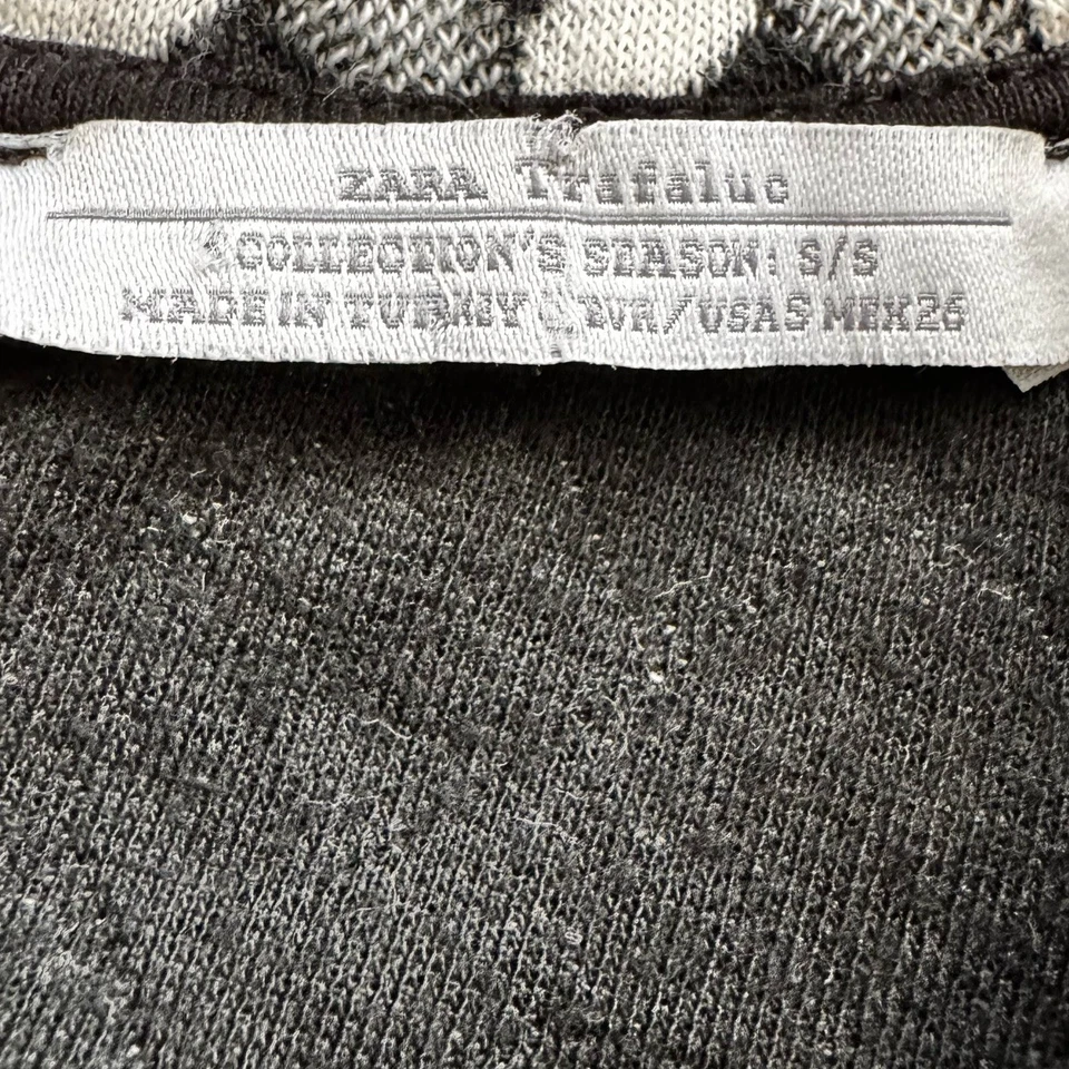 ZARA Mameluco Mujer Pequeño Blanco y Negro Geo Estampado 1 Pieza Cremallera Pantalones Cortos Jersey Foto 4 de 4