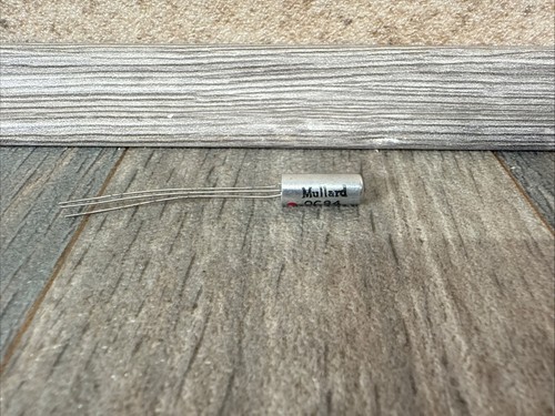 Mullard OC84 GERMANIUM TRANSISTOR  - NOS - OC84 - Red Dot Green Dot New - Picture 1 of 8