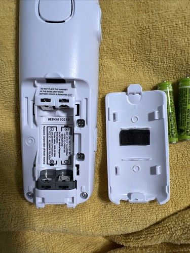 Panasonic KX-TGEA40 S Replacement Silver/White Cordless Phone Handset - Zdjęcie 3 z 4