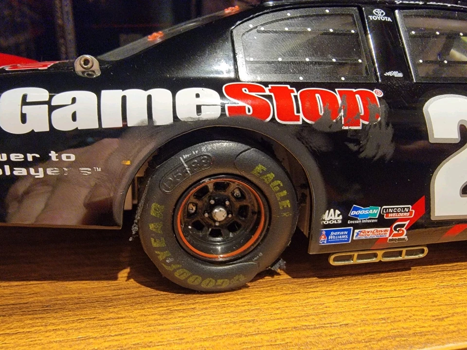 Joey Logano #20 2008 autografiado - GameStop/Kentucky primera victoria - 1/24 Elite  Foto 4 de 4