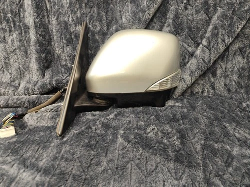  11-18 INFINITI QX56 QX80 LEFT DRIVER SIDE MIRROR W/ CAMERA OEM BROKEN