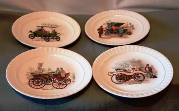 4 Platos Decorativos Pontesa Coches Antiguos. Conjunto de cuatro platos