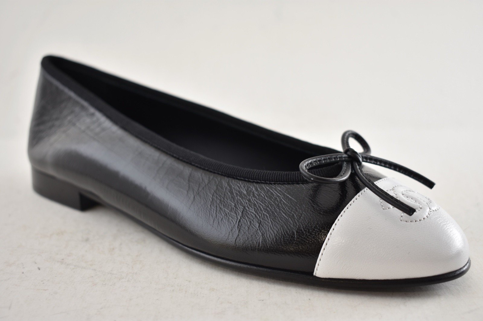 Chanel 26S Black White Crumpled Shiny Lambskin CC Bow Ballet Ballerina Flat 36.5 image 5