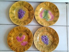  4 ANCIENNEs ASSIETTEs  EN BARBOTINE  DÉCOR Fruits SAINT CLEMENT 11avrb