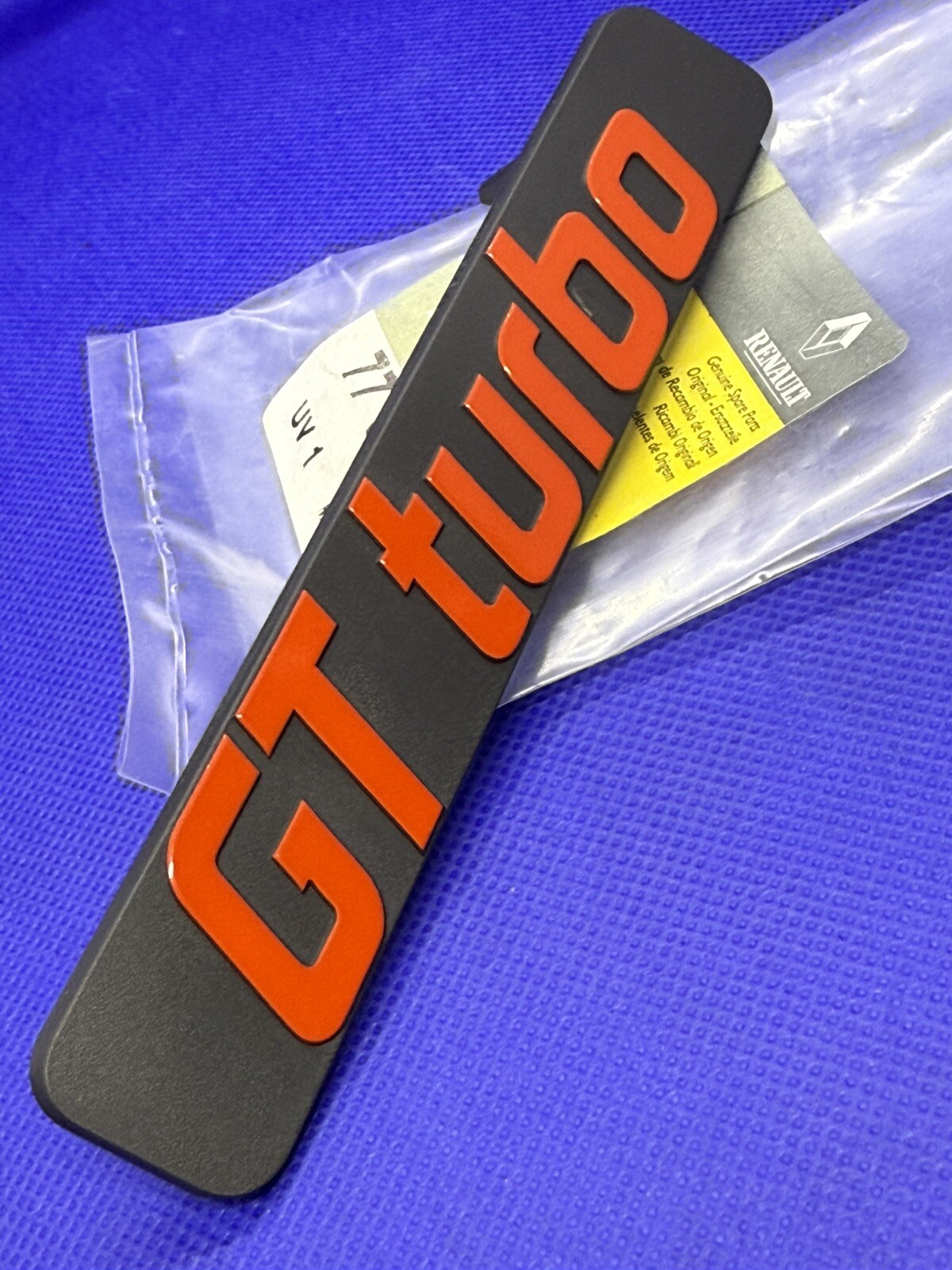 Monogramme d'Origine Calandre Renault 5 GT Turbo Phase 1 - Pièce Vintage Neuve Référence 7700765236
