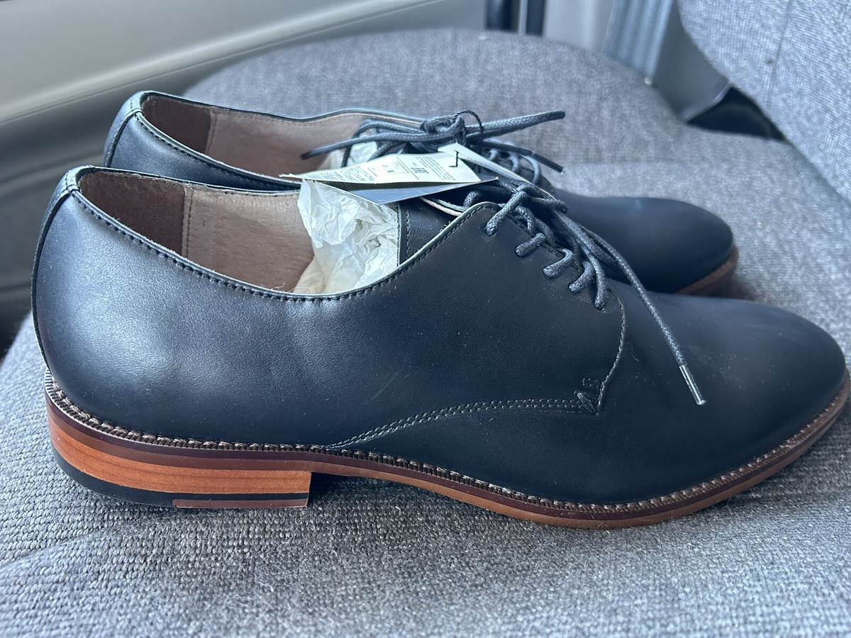 Banana Republic Mens Black Italian Leather Wingtip Oxfords  display picture 2