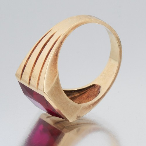 GENTLEMEN'S 14K YELLOW GOLD AND LAB-CREATED RUBY RING SIZE 9 - Picture 9 of 9