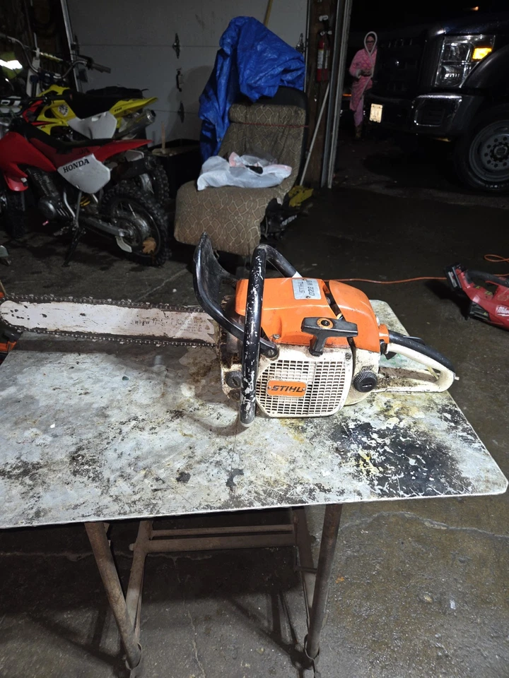 BONITA MOTOSIERRA STIHL 028 WB con barra y cadena Super Woodboss Av *funcionó cuando se usó por última vez* Foto 2 de 4