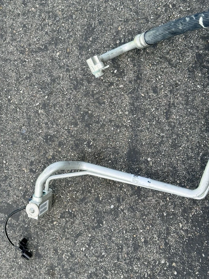 Tesla Model X 2015-2021 aire acondicionado aire acondicionado tubo manguera solenoide OEM 1046265-00-D Foto 3 de 4