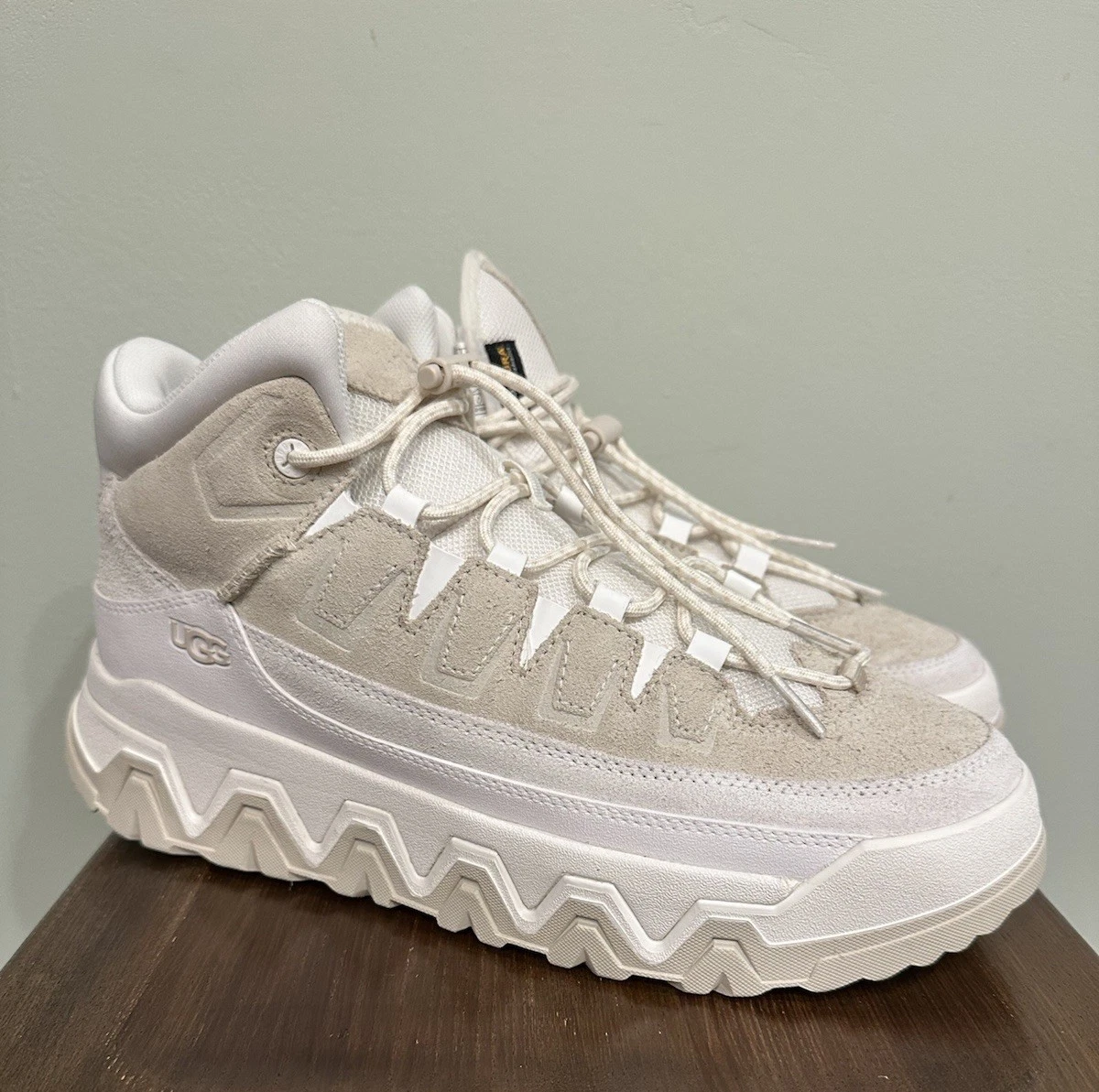 UGG CapTrail High-Top Sneaker Boots Mens Size 11 Trail Beige Toggle Lace 1158254