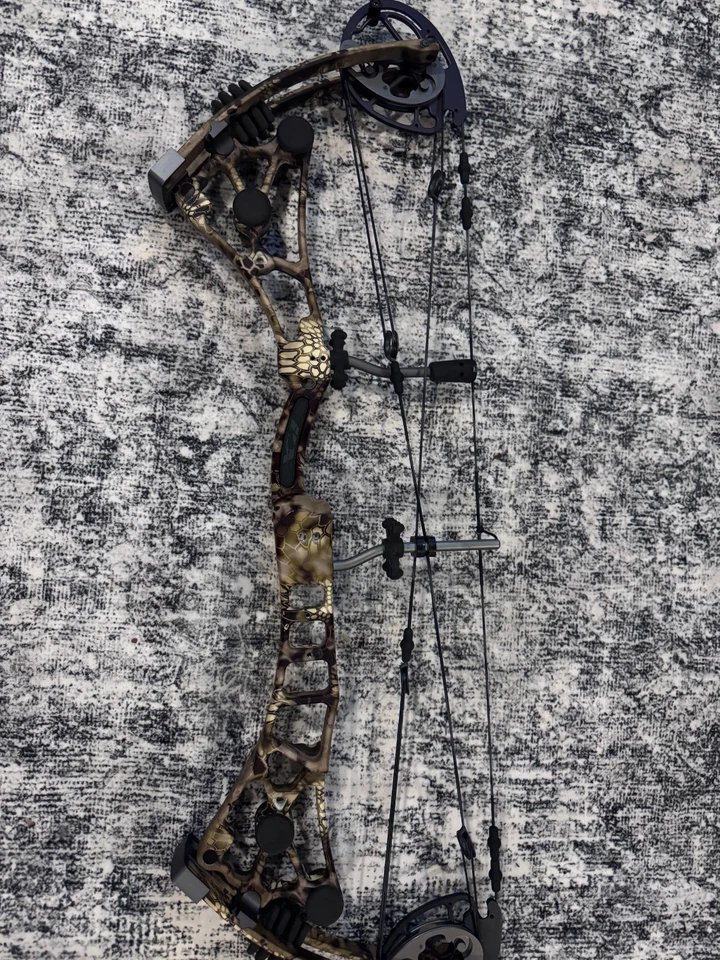 Martin Phynex Inferno 33 Compound Bow [RH] [60-70#] [26.5 to 30” Draw]  - Image 3 of 3