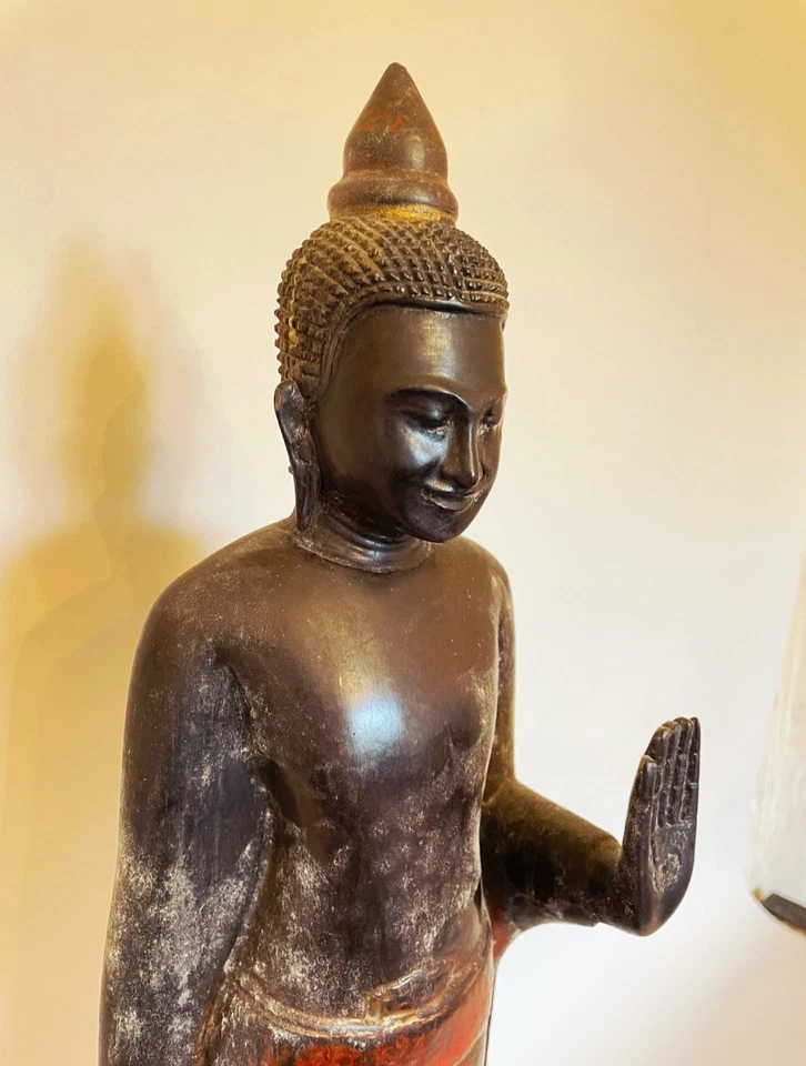Estatua de Buda de pie camboyano vintage Foto 3 de 4
