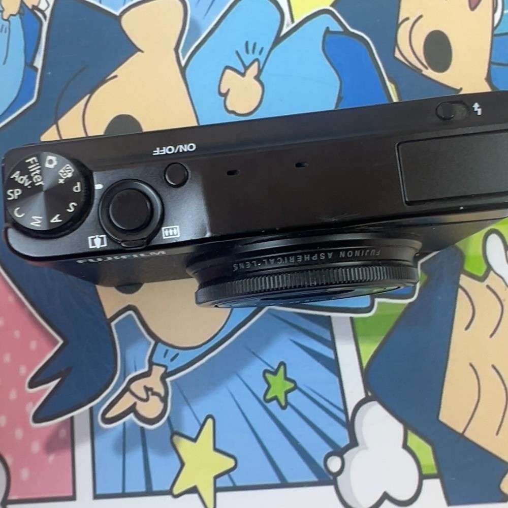 FUJIFILM XQ2 Digital Camera 12.0 MP 4x Optical Zoom English