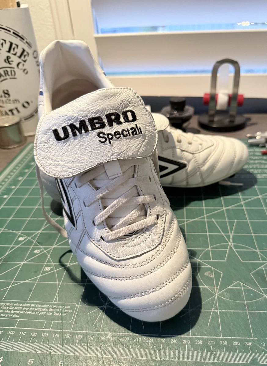 Umbro 白色足球鞋与钉鞋男| eBay