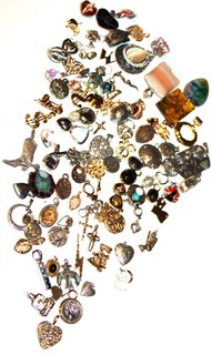Lot#286 Huge vintage to now mixed lot of charms pendants jewlery findings