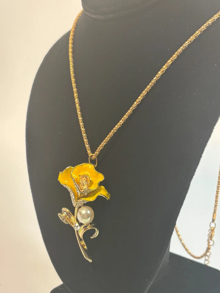 Collar Flor Amarilla Colgante Broche Tono Dorado Firmado Betsey Johnson Foto 3 de 4