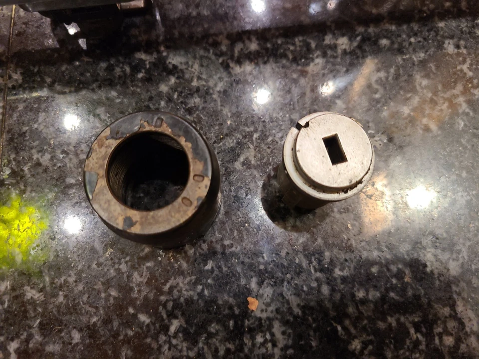 Mercedes-Benz 380SL Lock Set Ignition glovebox 2 keys OEM ready to install Good - Image 4 of 4