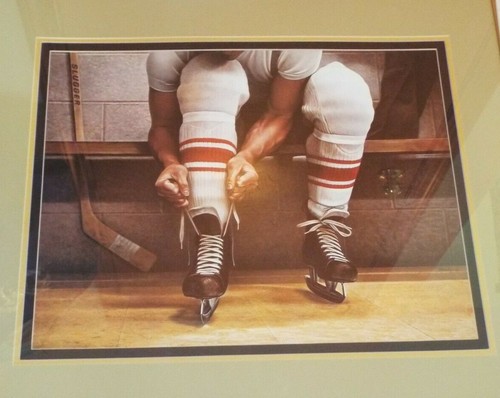 1973 KEN DANBY "LACING UP" HOCKEY FRAMED & MATTED ART PRINT. SIGNED & DATED. 29" - Picture 3 of 6