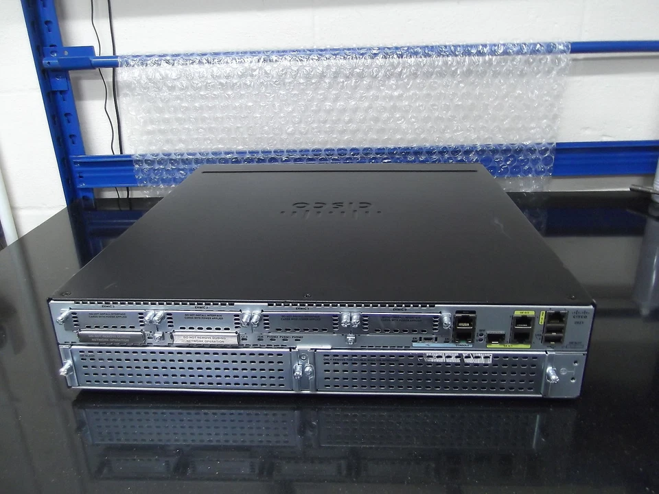 Cisco 2921/K9 2921 Int. Serv.  Gig Router Rack Mounts Included CCNA CCNP CCIE. - Image 3 of 4