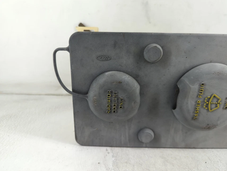 Ford F-150 1996 líquido de lavadora y radiador refrigerante depósito panel de cubierta K77Z4 Foto 2 de 4
