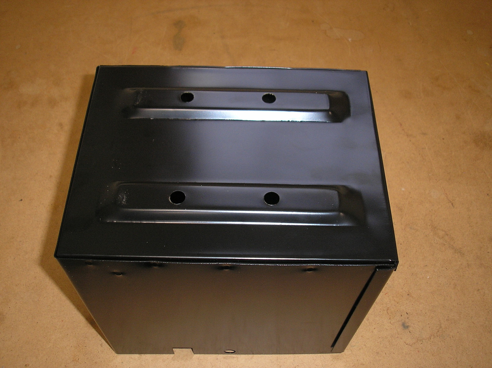 IH / FARMALL CUB BATTERY BOX WITH LID / COVER 20361 eBay