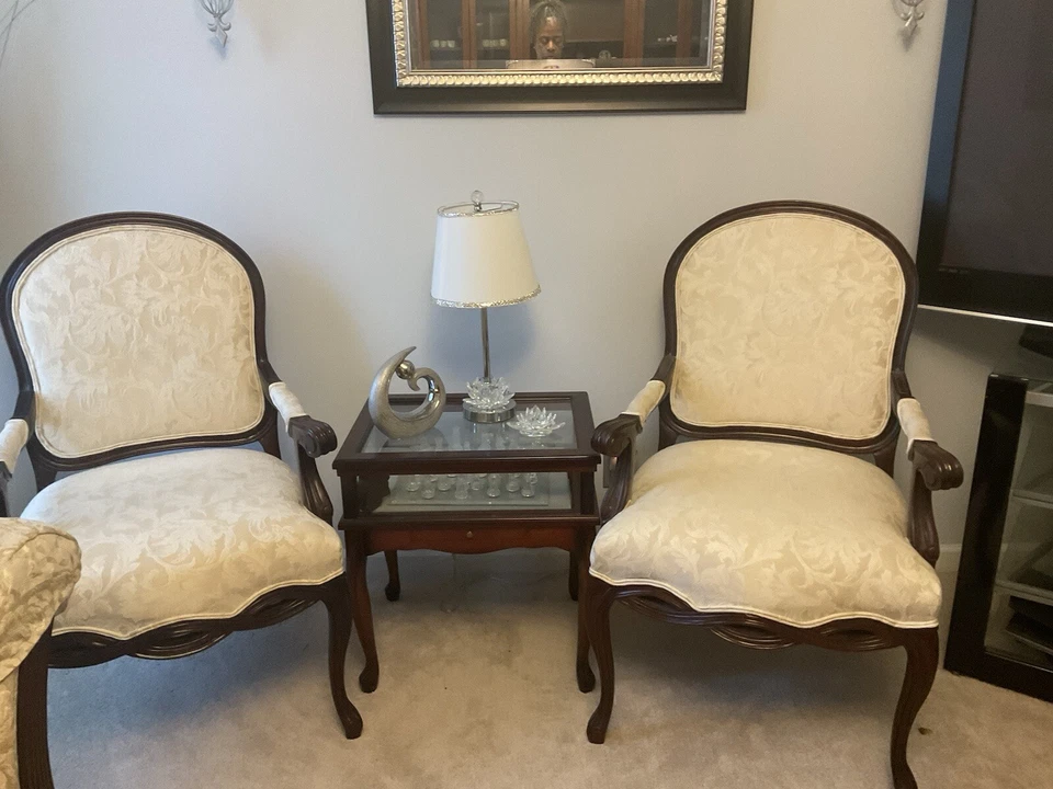 Sofá, chaise y sillas Bassett de diseño personalizado Foto 2 de 4