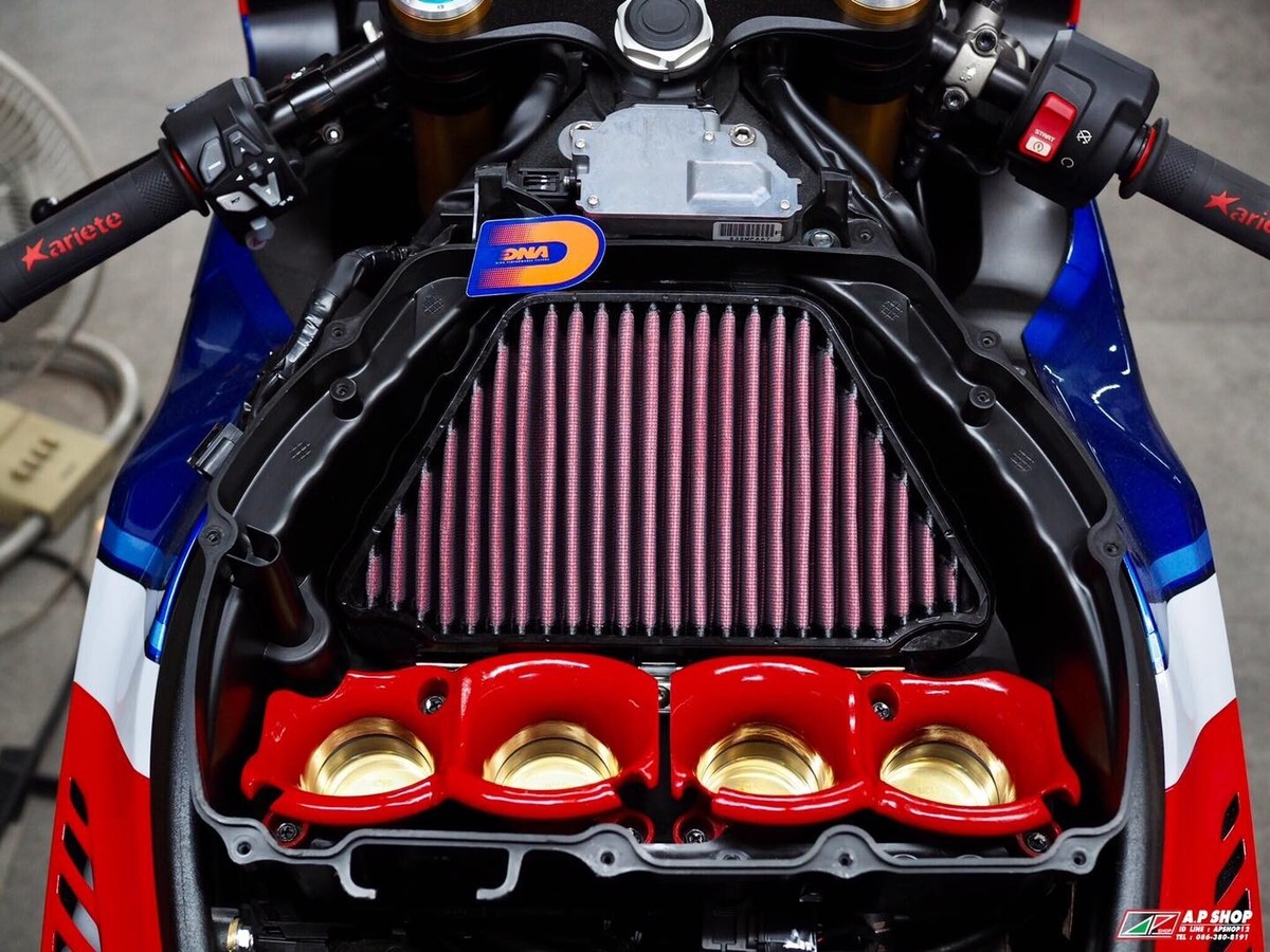 HONDA CBR1000RR-R  エアボックスカバー　SC82 ホンダ HONDA SC82 CBR1000RR-R FIREBLADE カーボンエアボックス