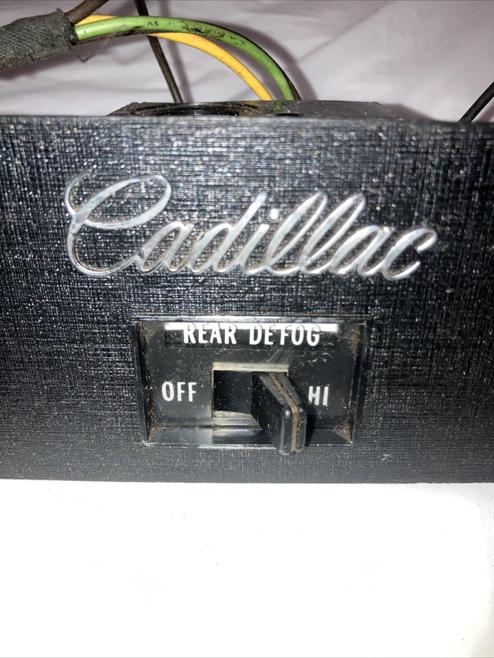 1971 1972 1973 Cadillac DeVille, Fleetwood OEM interruptor de embaçamento traseiro e placa - Imagem 2 de 4