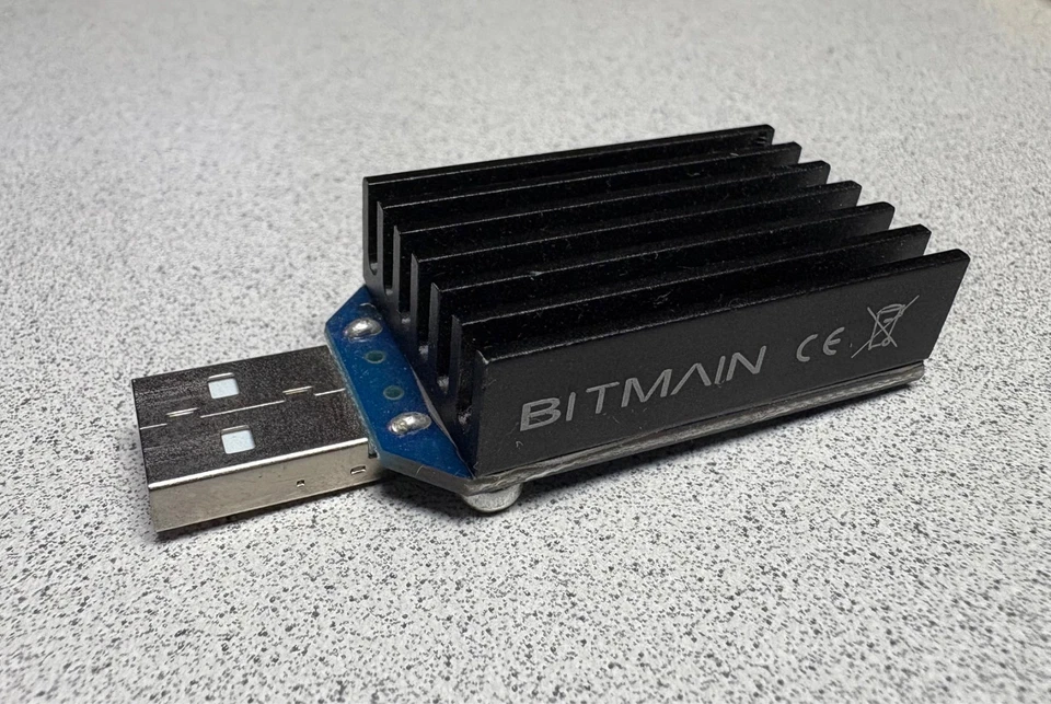 Bitmain Antminer V1.2 SHA-256 Bitcoin Miner *VERY RARE* Cryptocurrency Miner - Image 2 of 4
