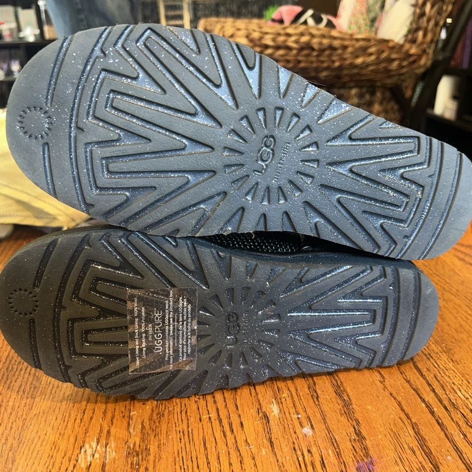 Botas UGG clásicas cortas de lentejuelas negras brillantes para mujer talla 7 Foto 3 de 4