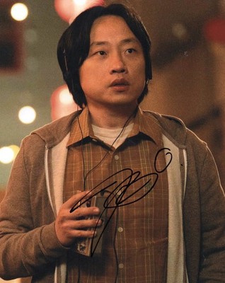 JIMMY O. YANG SIGNIERTES FOTO INNENRAUM CHINATOWN (1)