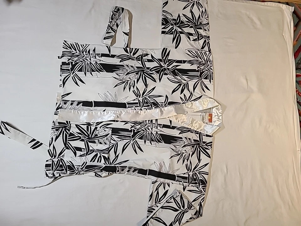 Black & White Kimono - Sushi Chef Coat - Self belted - 2 Pockets - Image 2 of 4