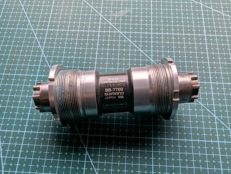 Shimano Dura Ace BB-7700 Octalink Bottom Bracket 109.5mm Italian Thread, 70mm