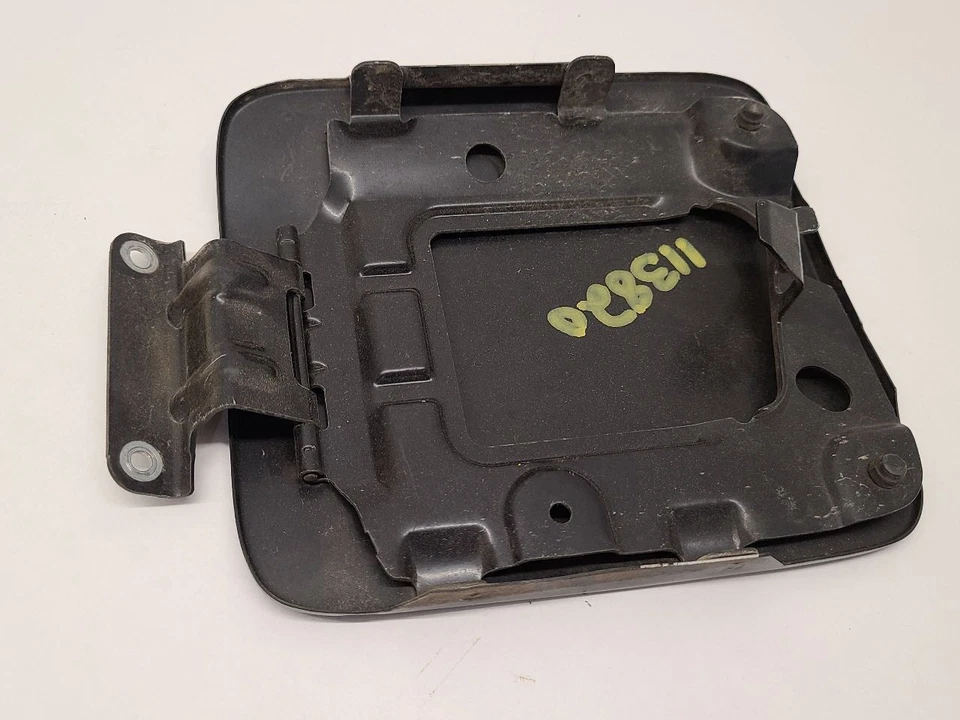 2001-2006 MAZDA TRIBUTE Fuel Filler Door Black ZZC042410 01-06 — 第 4/4 张图片