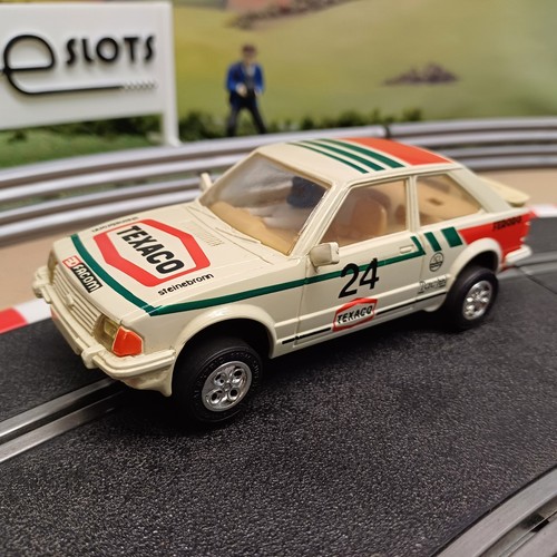 Scalextric C441 Ford Escort XR3i. Texaco No 24 White. Vintage Slot Car. Lights. - Picture 2 of 9