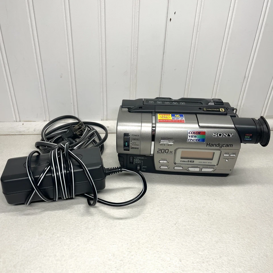 Sony CCD-TR517 Handycam Video8 XR Camcorder Bundle - Needs Battery - AS-IS - Image 2 of 4