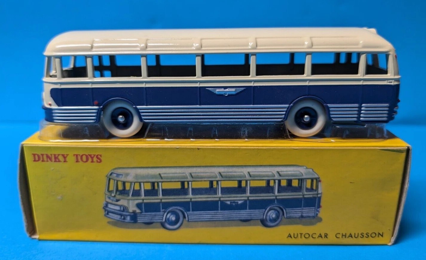 Réédition Dinky Toys Autocar Chausson Référence 29F Par Atlas - Modèle Réduit Neuf