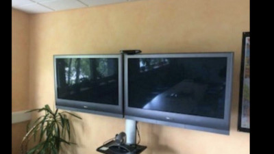 Polycom HDX 7000 Videokomferenz + Bildschirm