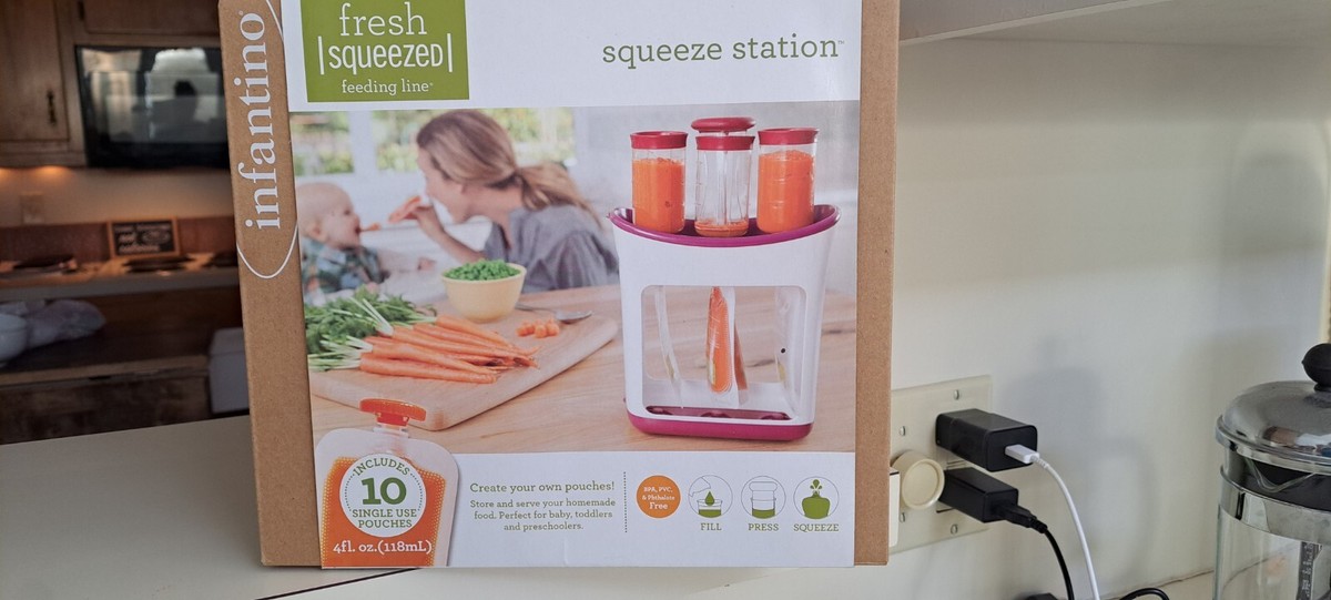 Squeeze Station Infantino and 10 Baby Food Storage Pouches for