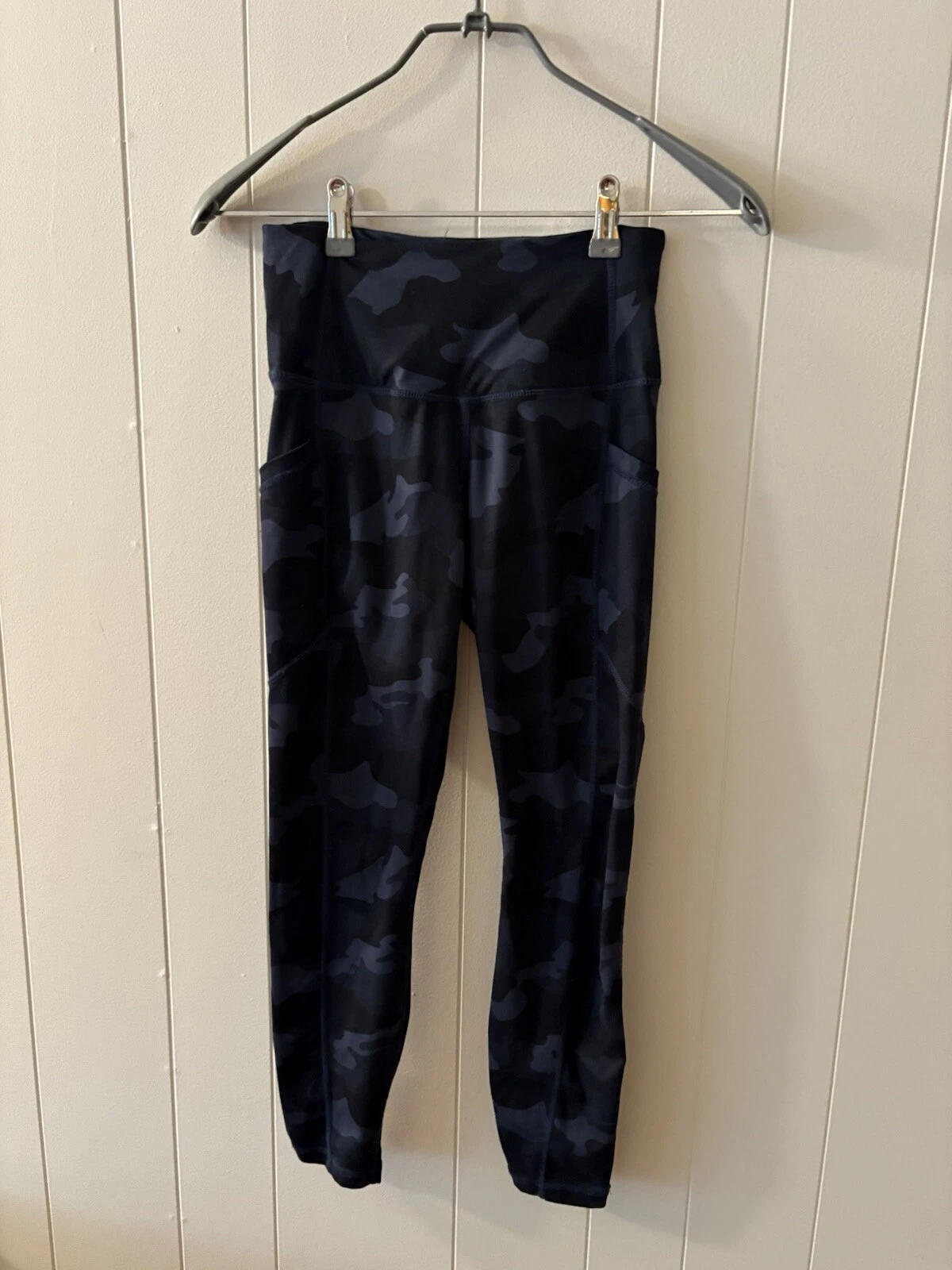 yogalicious lux camoflauge with pockets euc d3 leggings