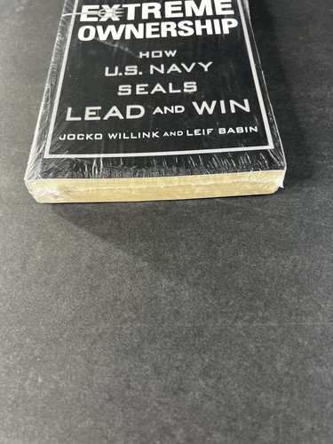 Extreme Ownership How U.S Navy Seals Lead and Win by Jocko Willink Paperback - 第 4/6 張圖片