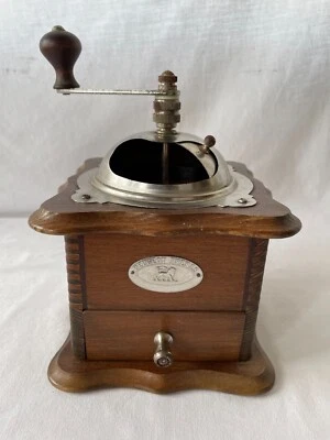 Moulin à café manuel en bois - Peugeot Frères - Photo 1/4