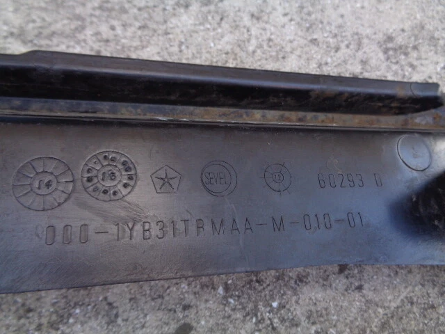 RAM PROMASTER 2500 2014 cubierta de moldura lateral del asiento del conductor delantero - negro OEM Foto 4 de 4