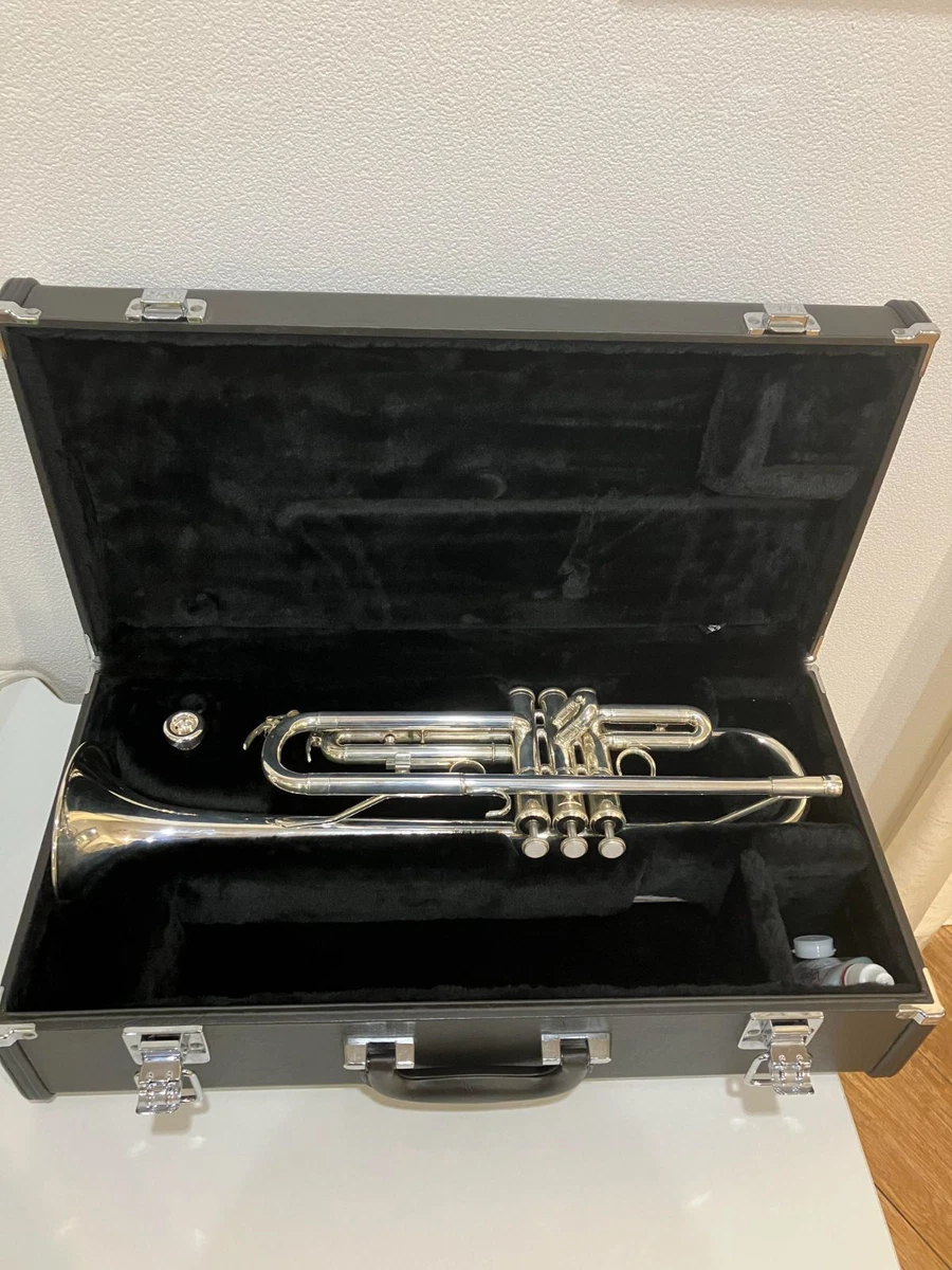YAMAHA YTR-2330S Trumpet Standard Beginner mouthpiece with Case