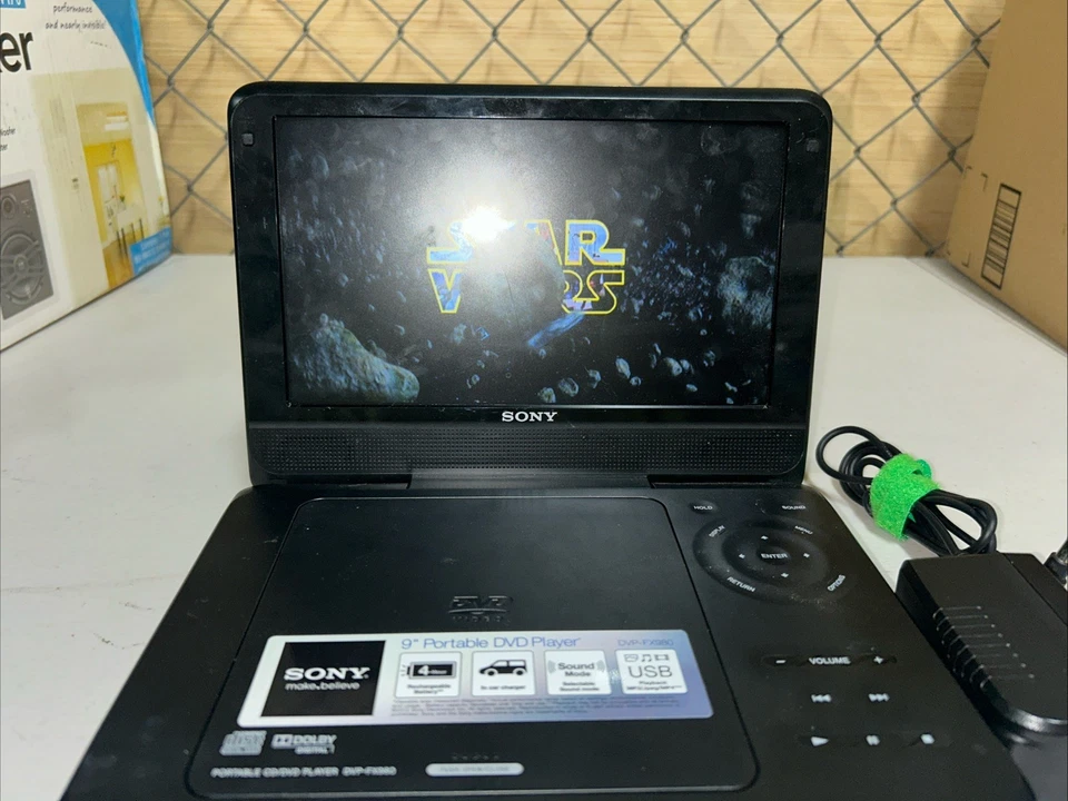 Reproductor de CD DVD portátil Sony DVP-FX980 9" LCD - Batería incorporada - ¡FUNCIONA MUY BIEN! Foto 2 de 4