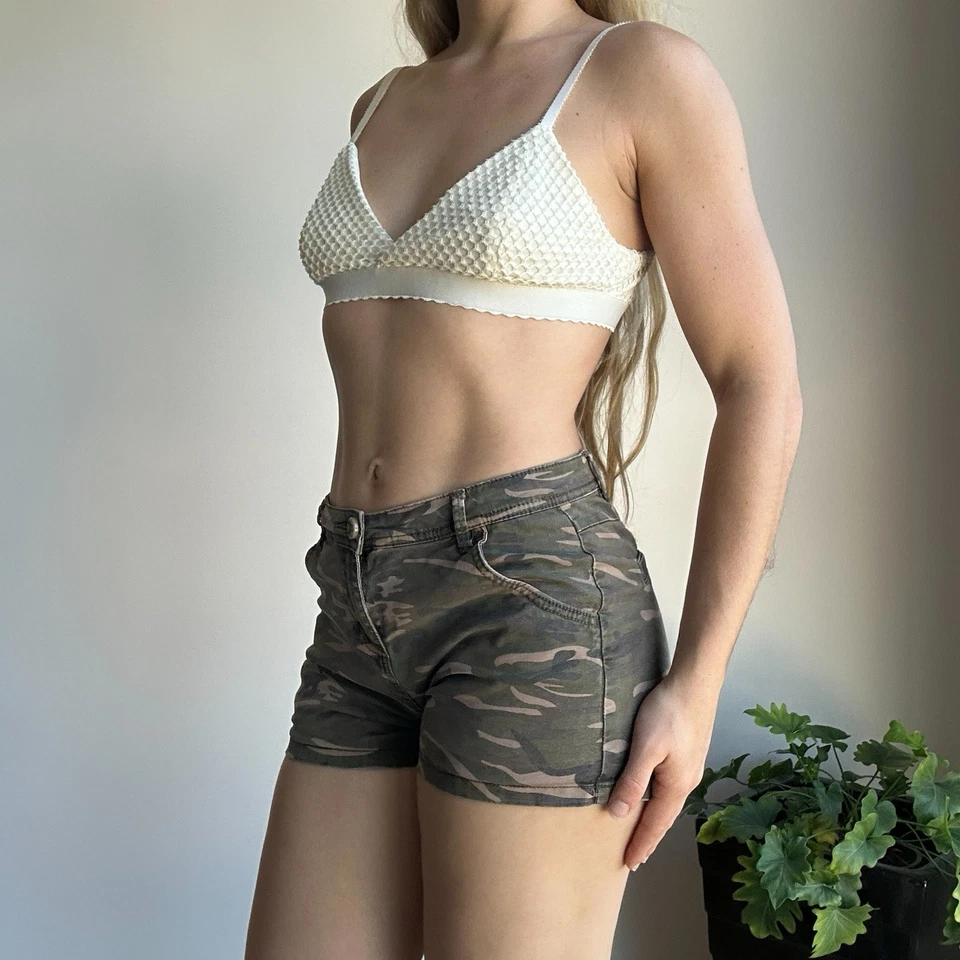 Mini Shorts Cotton On para Mujer 6 Caqui Verde Camuflados Foto 4 de 4