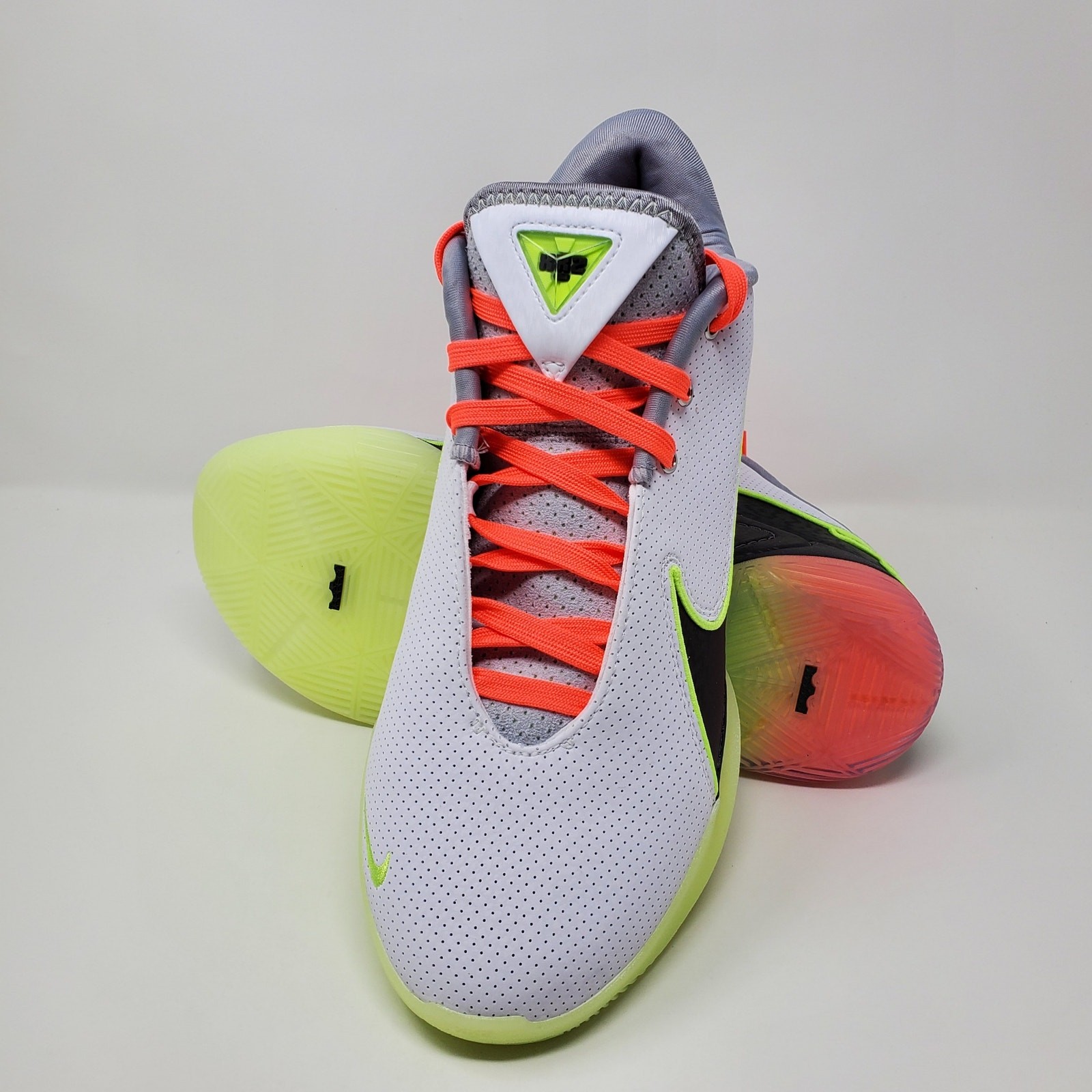 Nike LeBron XXII 22 ‘Crown Jewel’ White Volt Glow FZ1094-101 Men’s Size 9.5