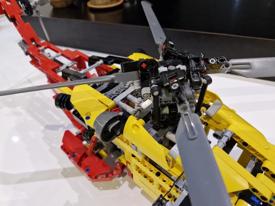  Lego Technic L Hélicoptère 9396 Année 2012 - Photo 4/4